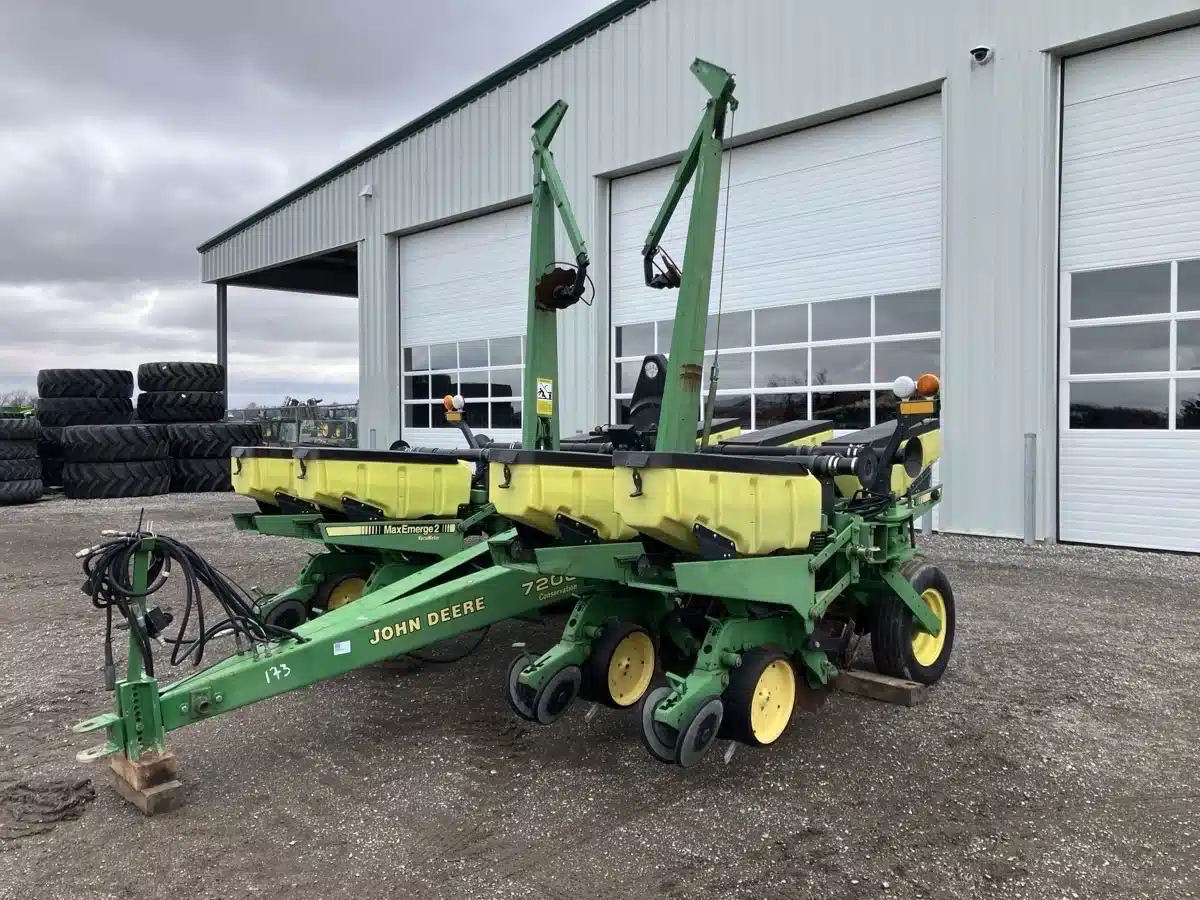 Gallery image 1 for Used 1992 John Deere 7200 Planter