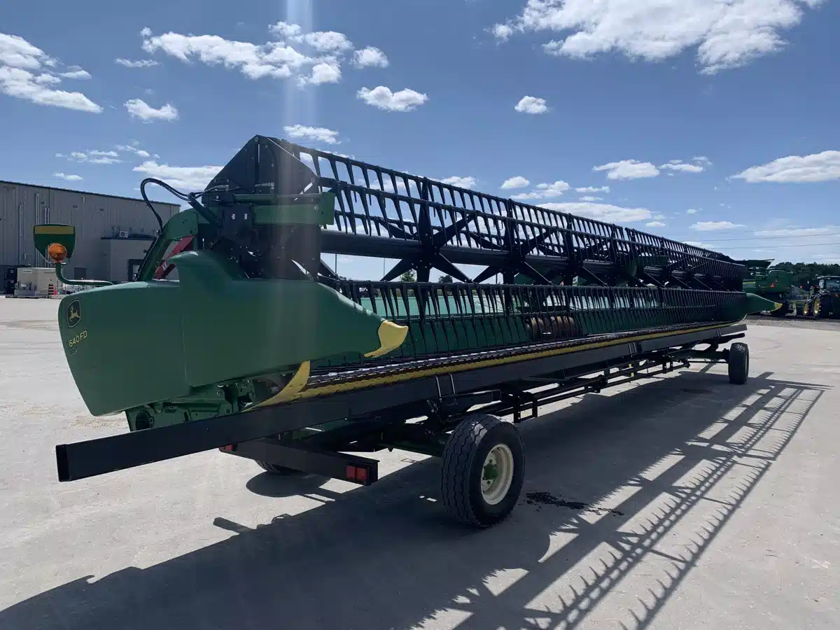 Gallery image 2 for Used 2018 John Deere 640FD Header - Draper