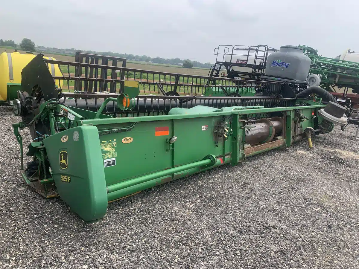 Gallery image 2 for Used 2002 John Deere 925 Header - Auger
