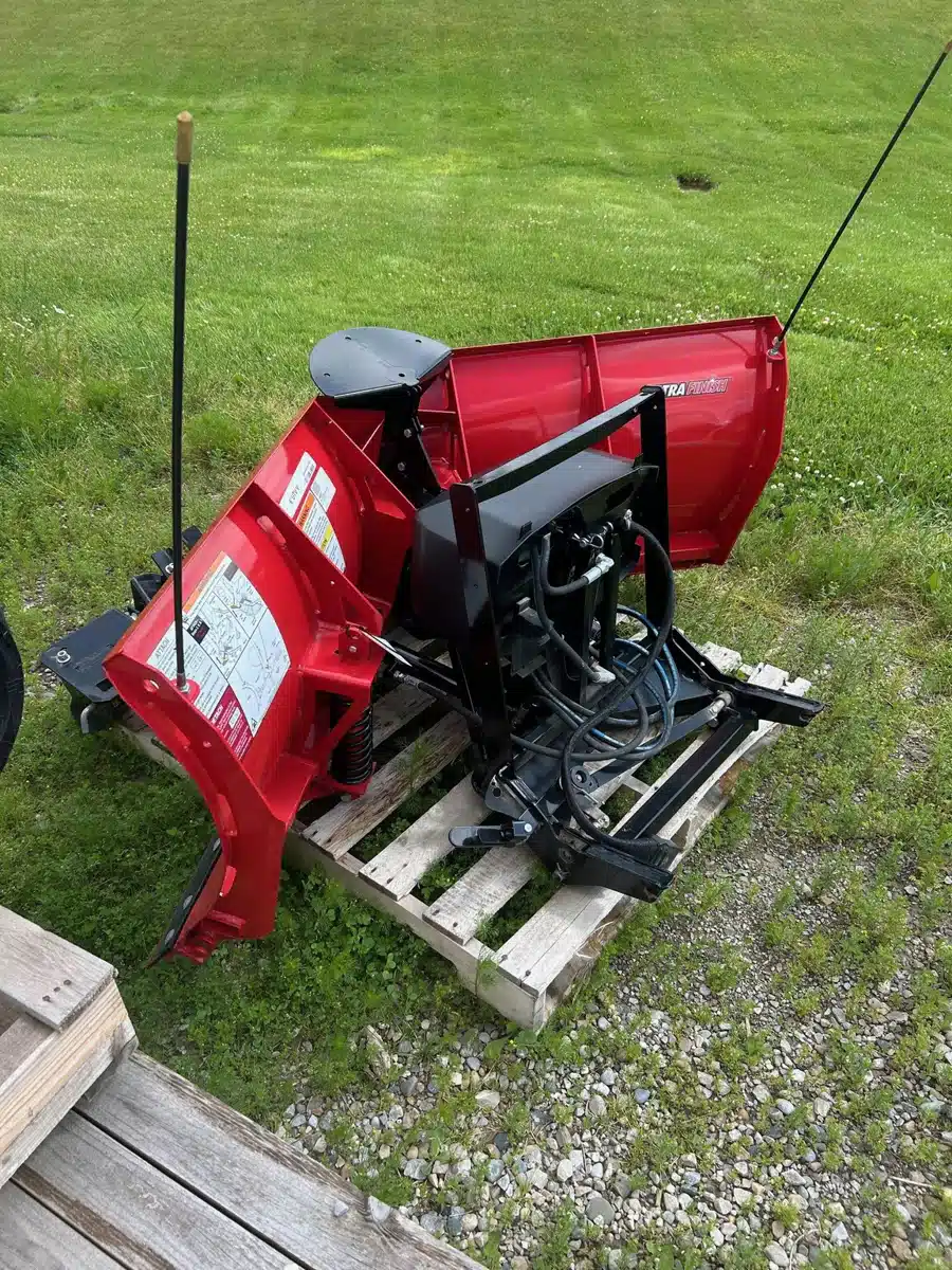 Photo de la Galerie 2 pour 2024 Western Impact 6'V-plow Accessoires