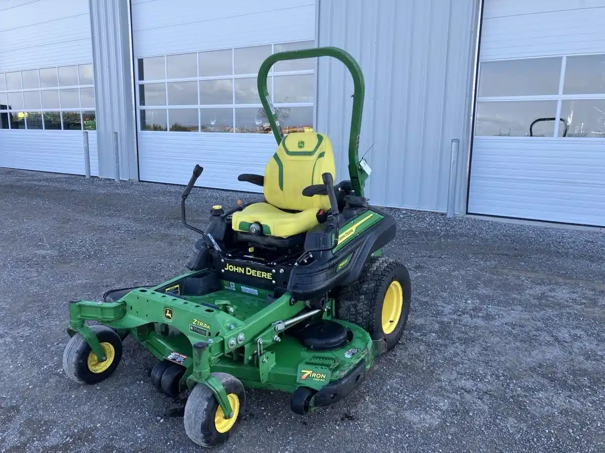 Gallery image 2 for Used 2023 John Deere Z950R Mower - Zero Turn