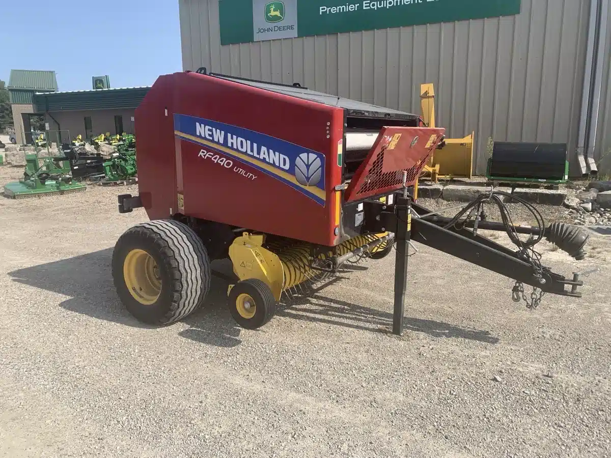 Gallery image 1 for Used 2017 New Holland RF440 Round Baler