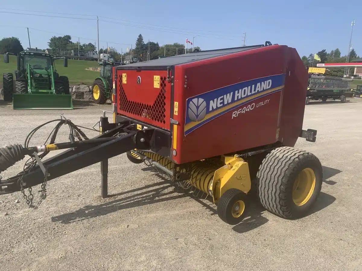 Gallery image 2 for Used 2017 New Holland RF440 Round Baler