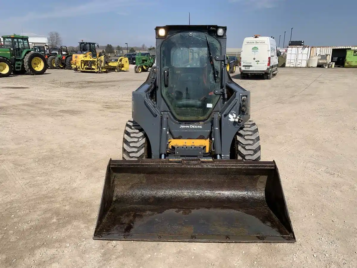Gallery image 2 for Used 2022 John Deere 324G Skid Steer