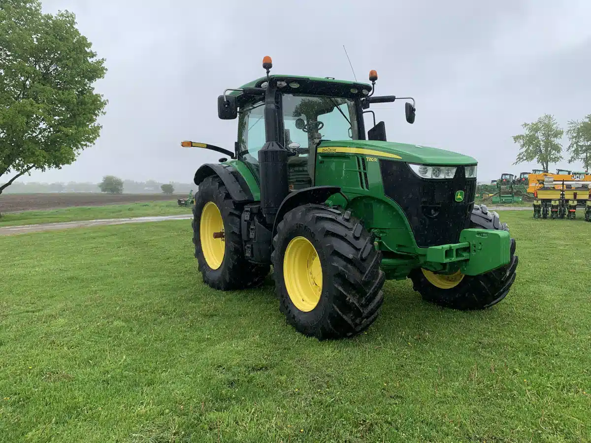 Gallery image 2 for Used 2014 John Deere 7210R Tractor