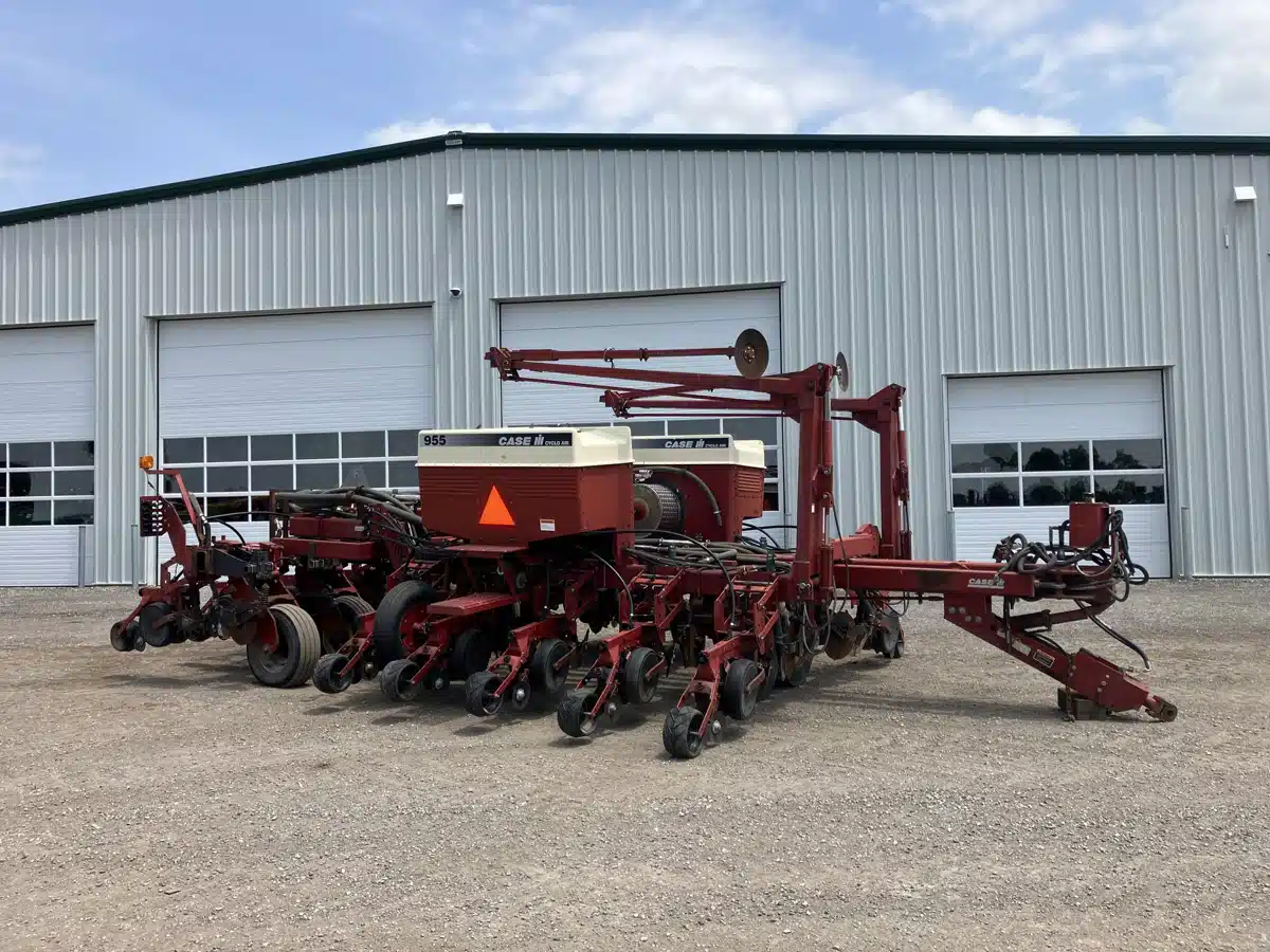 Gallery image 2 for Used Case IH 955 Planter