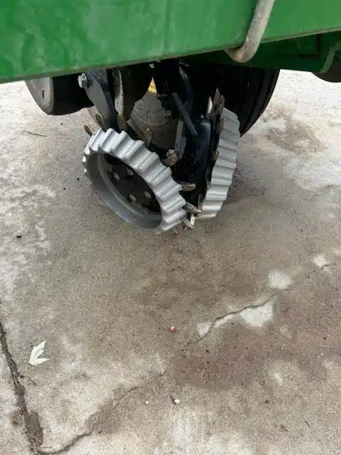 Gallery image 2 for Used 2009 John Deere 1770NT Planter