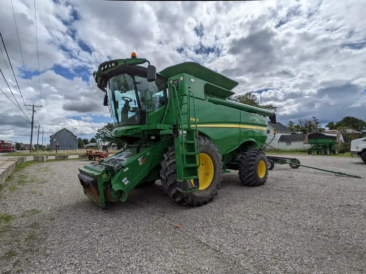 Gallery image 2 for Used 2013 John Deere S660 Combine