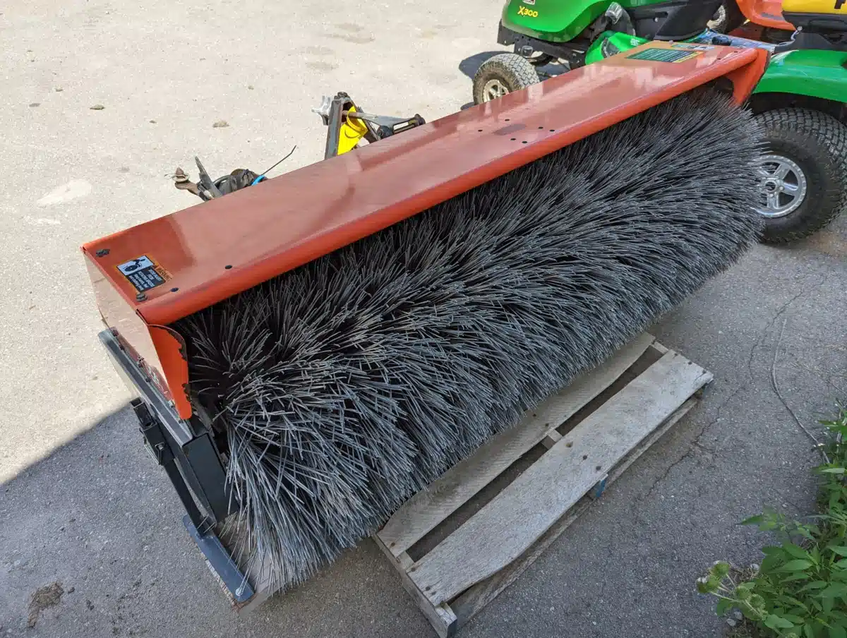 Gallery image 1 for Used Kubota F3226 SWEEPER Mower - Front Deck