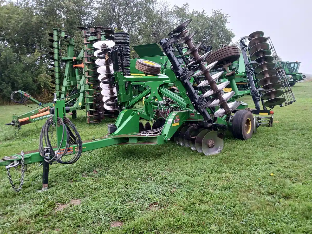 Gallery image 2 for Used 2021 John Deere 2633 Disc