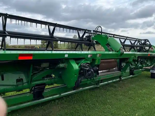 Gallery image 1 for Used 2015 John Deere 640FD Header - Draper