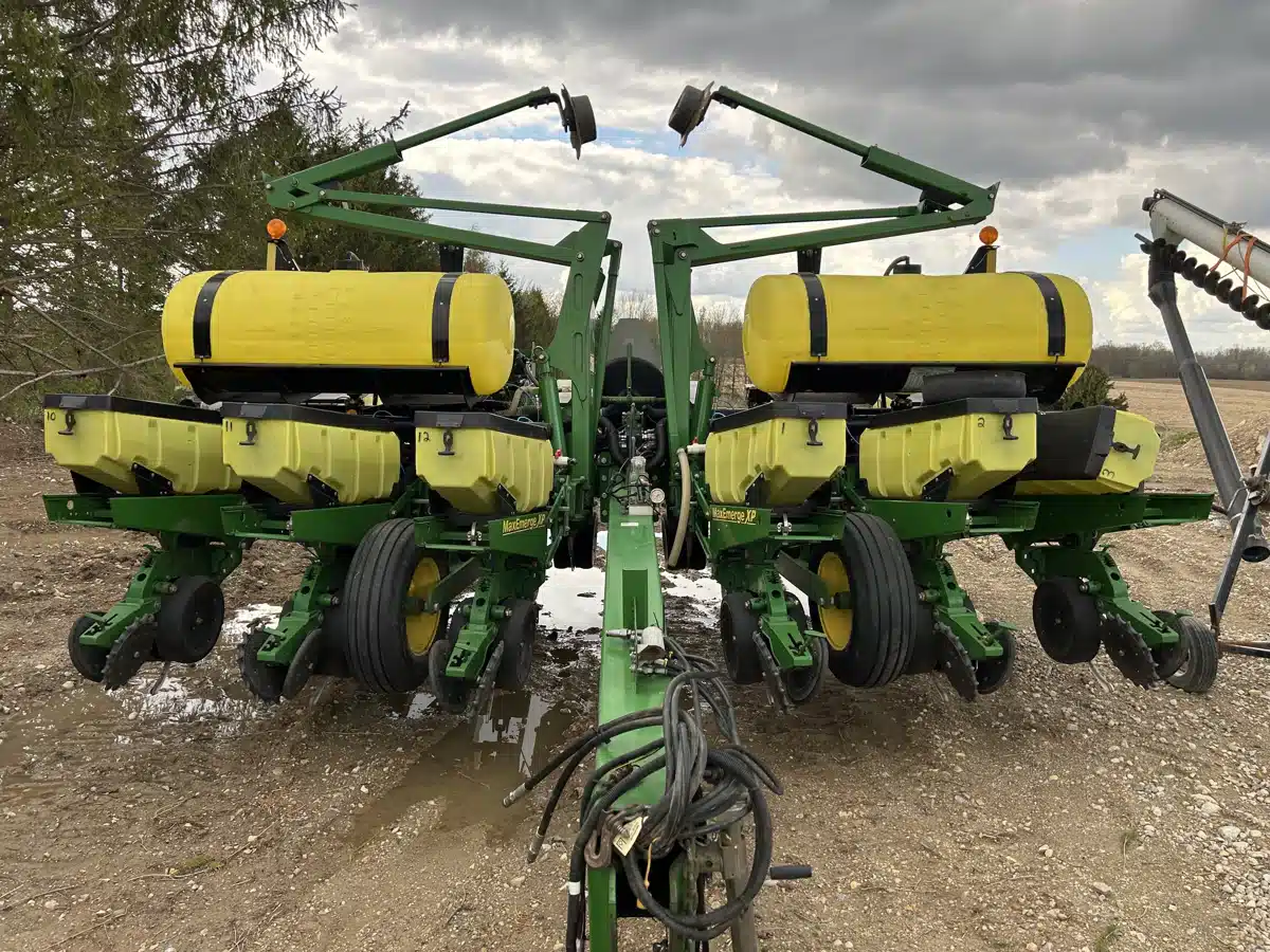 Gallery image 1 for Used 2012 John Deere 1760 Planter