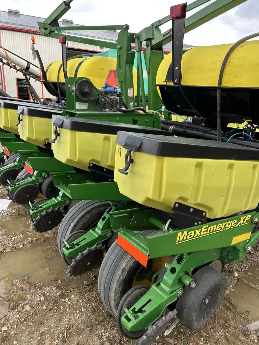 Gallery image 2 for Used 2012 John Deere 1760 Planter