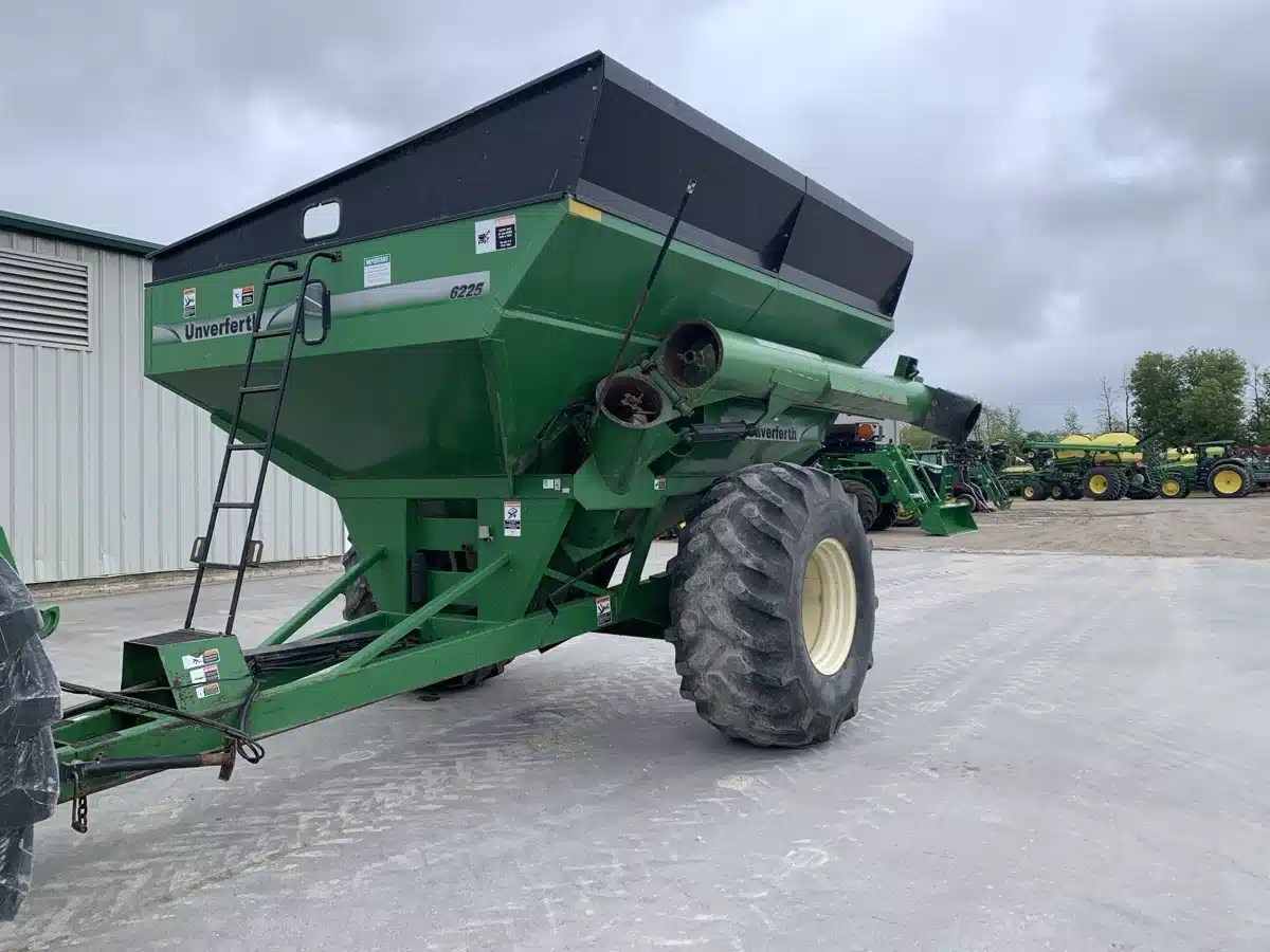 Gallery image 2 for Used 2010 Unverferth 6225 Grain Cart