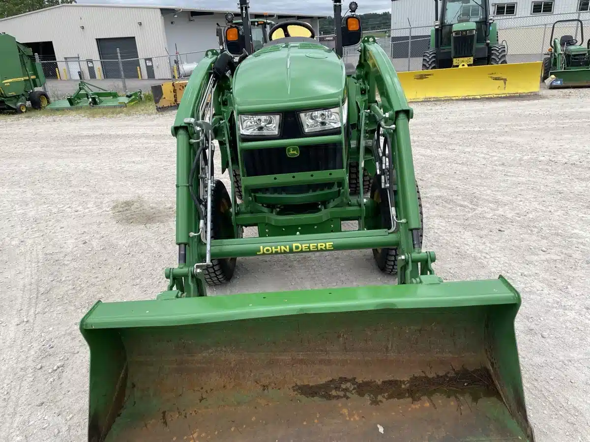 Gallery image 2 for Used 2021 John Deere 3033R Tractor