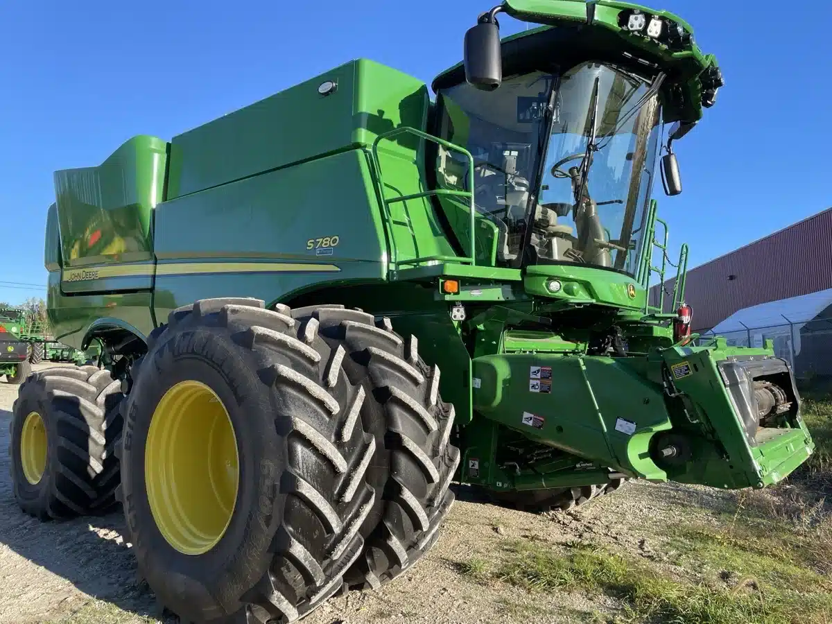 Gallery image 2 for 2024 John Deere S780 Combine