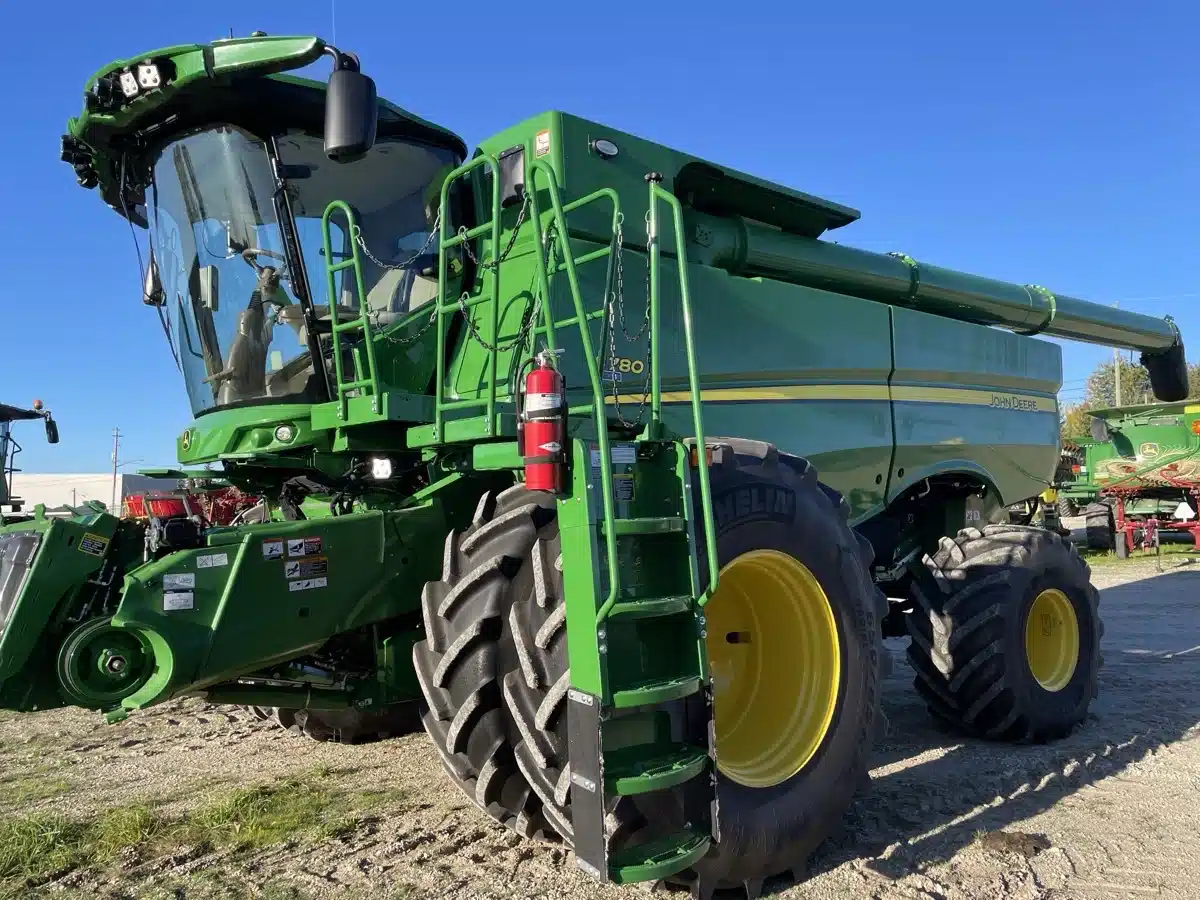 Gallery image 1 for 2024 John Deere S780 Combine