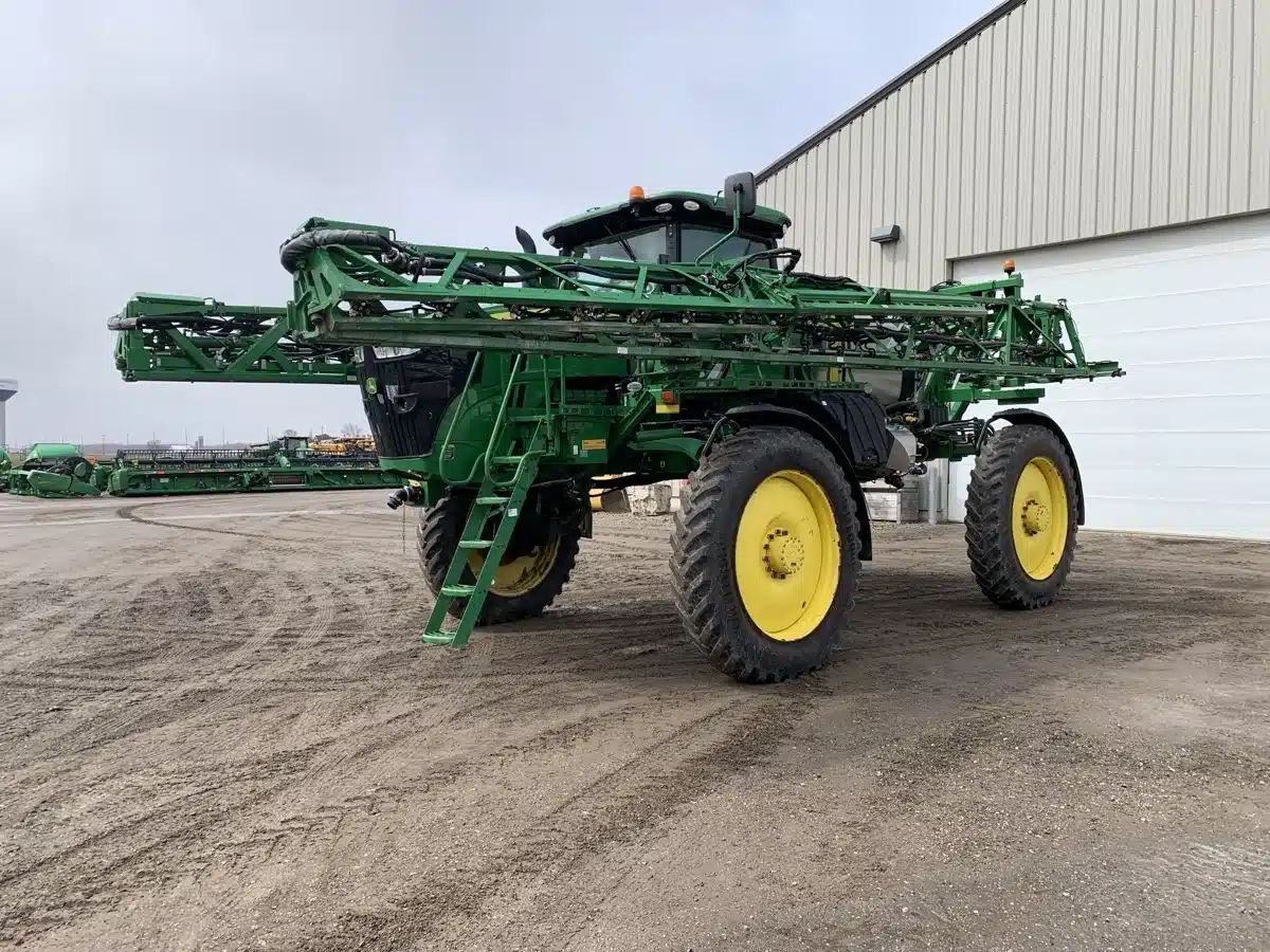 Gallery image 2 for Used 2020 John Deere R4030 Sprayer - Self Propelled