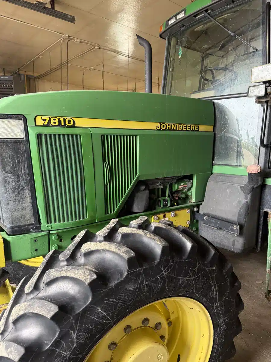 Gallery image 2 for Used 1998 John Deere 7810 Tractor
