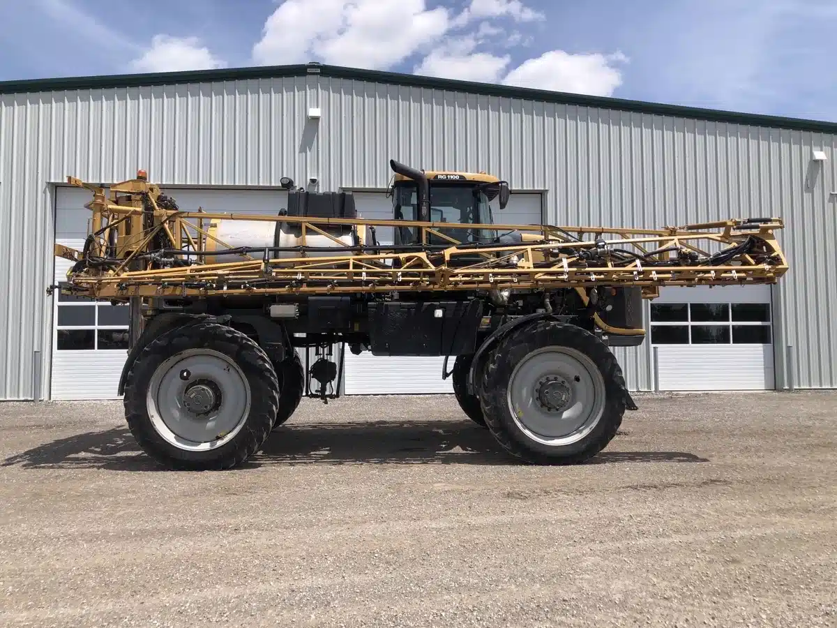 Gallery image 2 for Used 2014 RoGator 1100 Sprayer - Self Propelled