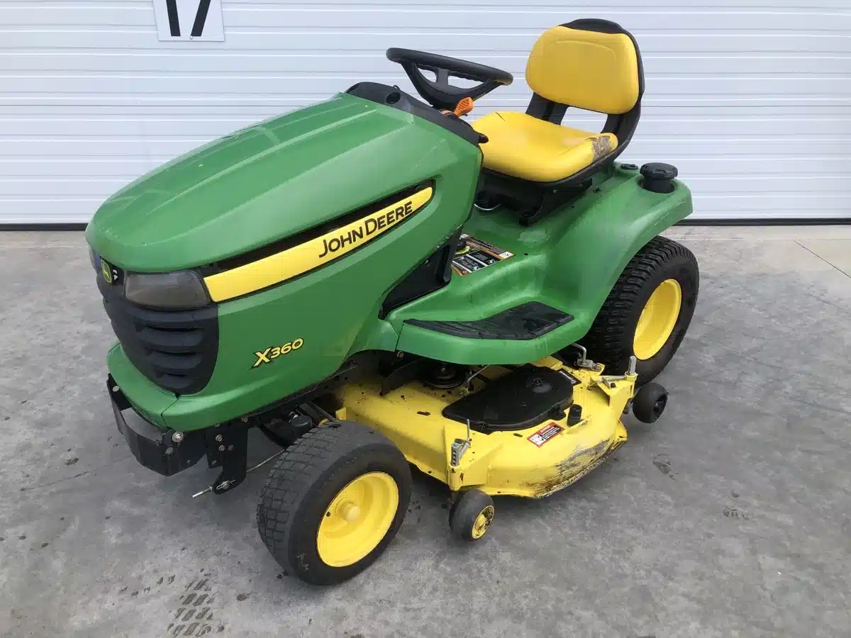 Gallery image 2 for Used 2011 John Deere X360 Lawn Tractor