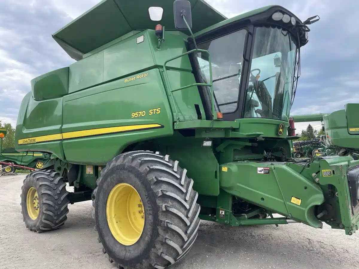 Gallery image 2 for Used 2010 John Deere 9570 STS Combine