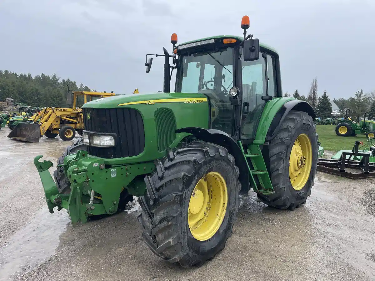 Gallery image 2 for Used 2004 John Deere 7520 Tractor