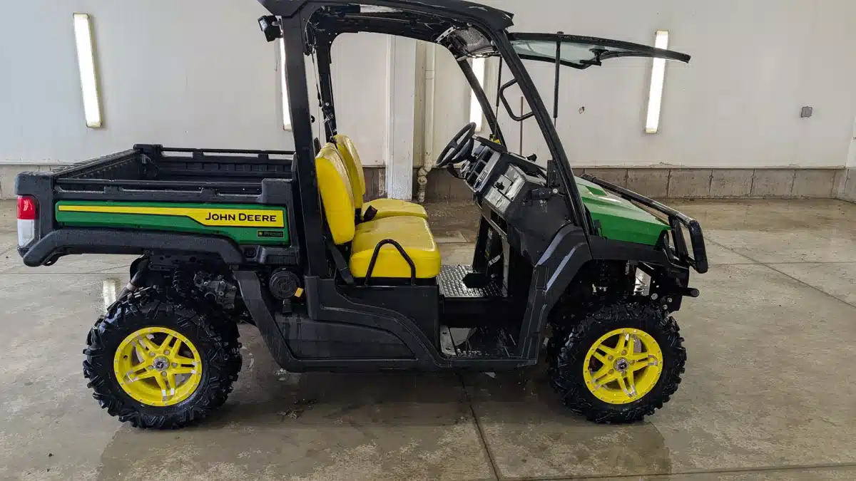 Gallery image 1 for Used 2022 John Deere XUV 835M Utility Vehicle