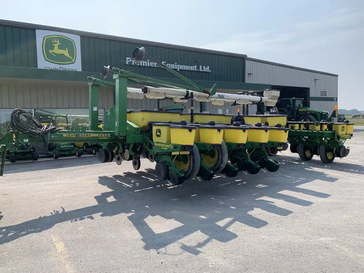 Gallery image 2 for Used 2000 John Deere 1770 Planter