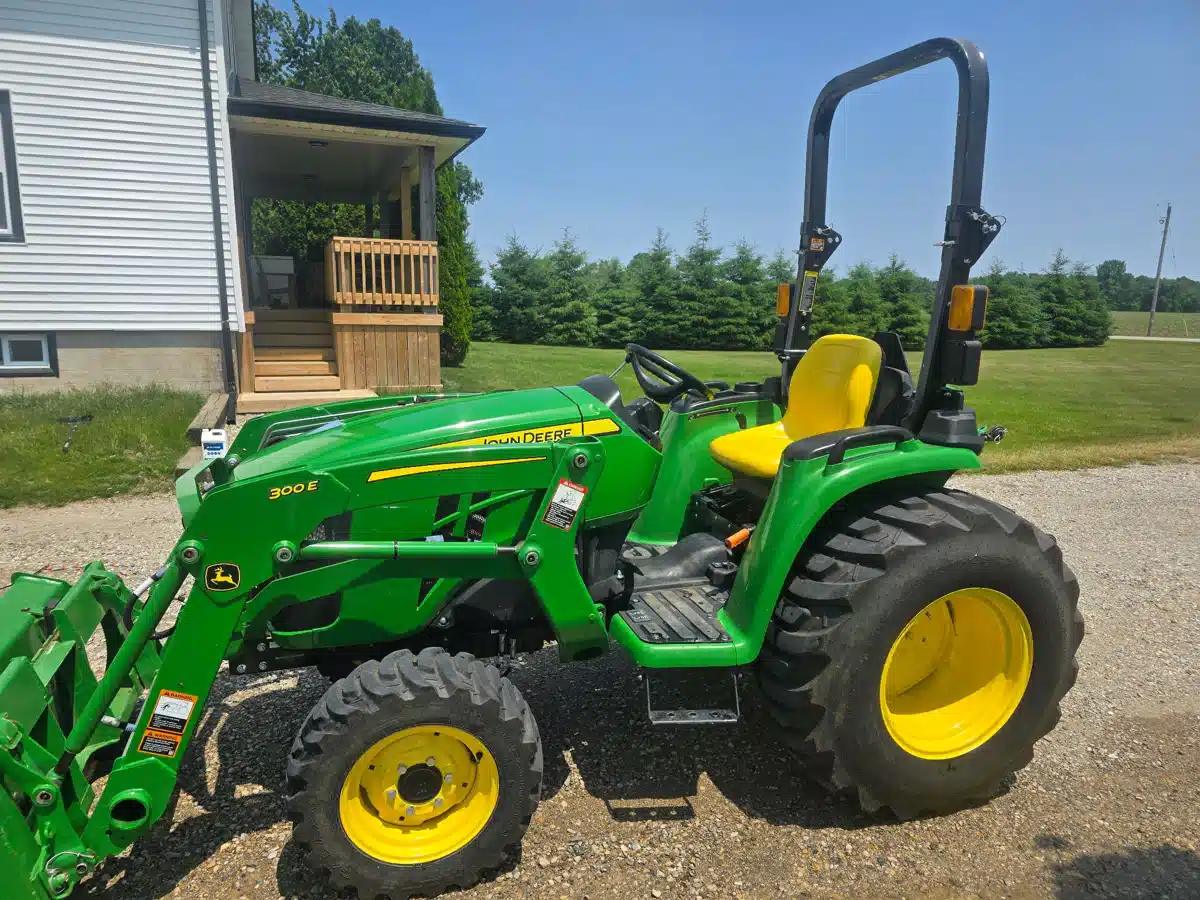 Gallery image 2 for Used 2022 John Deere 3032E Tractor