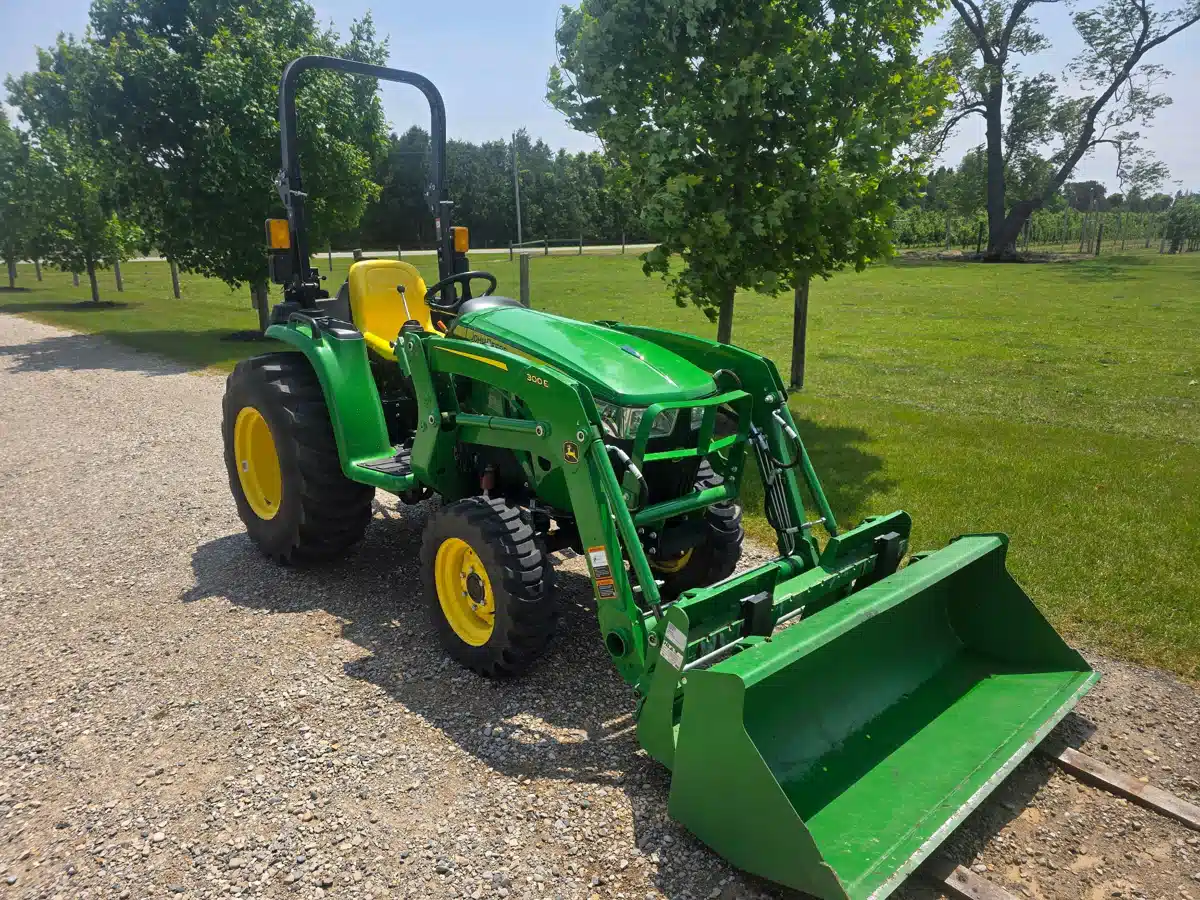 Gallery image 1 for Used 2022 John Deere 3032E Tractor