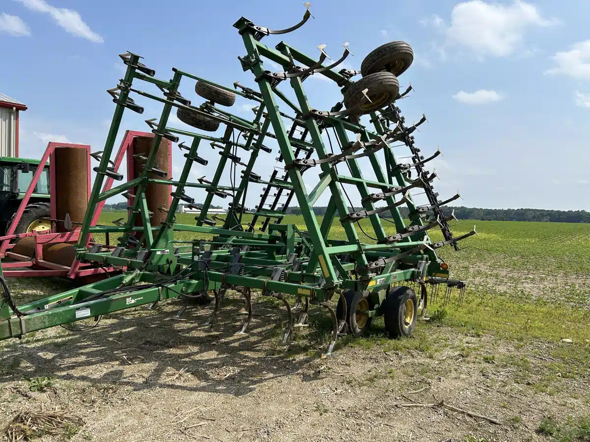 Gallery image 2 for Used 2004 John Deere 980 Cultivator