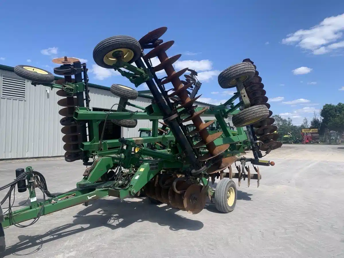Gallery image 2 for Used 2003 John Deere 637 Disc