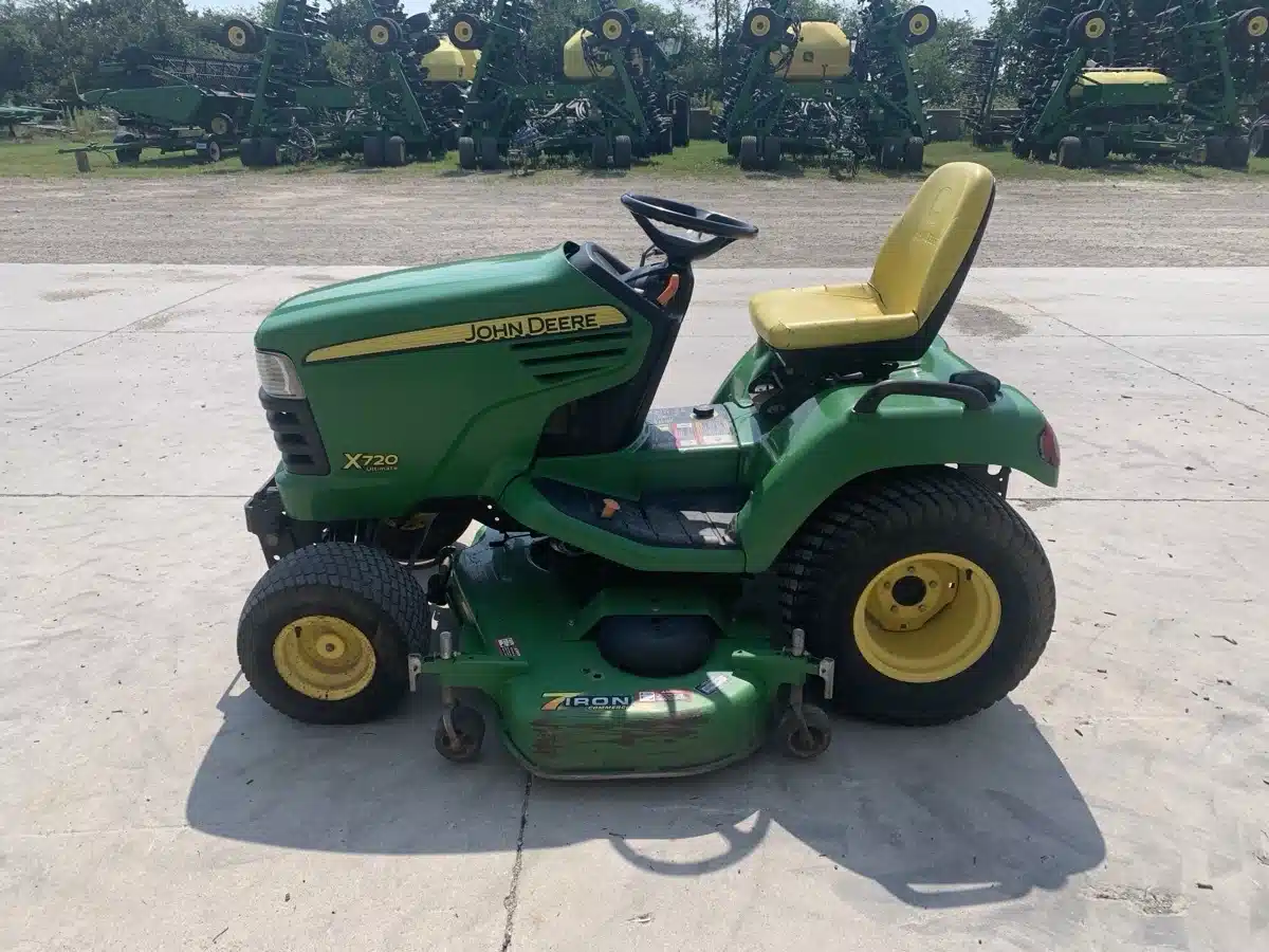 Gallery image 1 for Used 2008 John Deere X720 Lawn Tractor