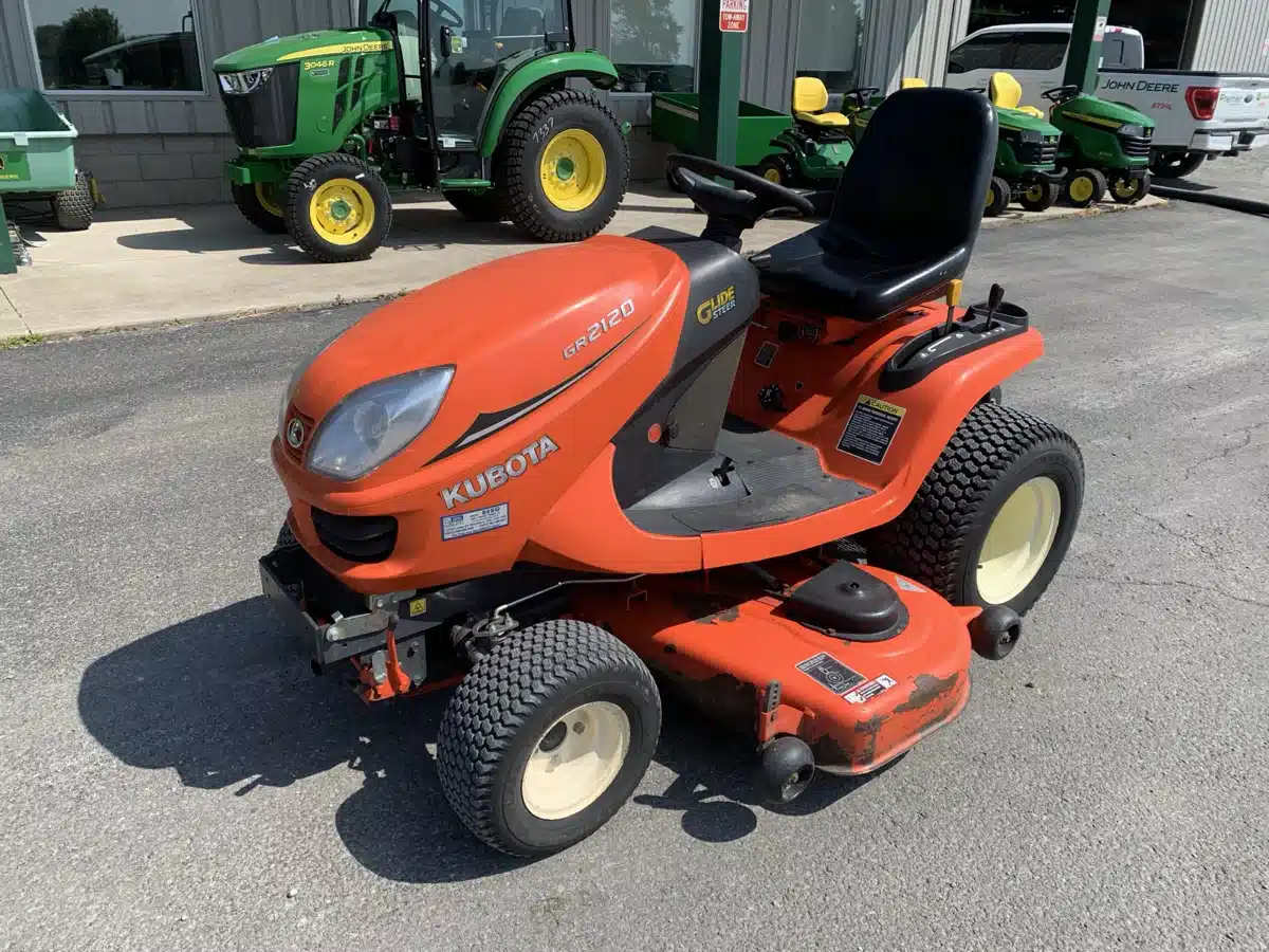 Gallery image 2 for Used 2011 Kubota GR2120 Lawn Tractor