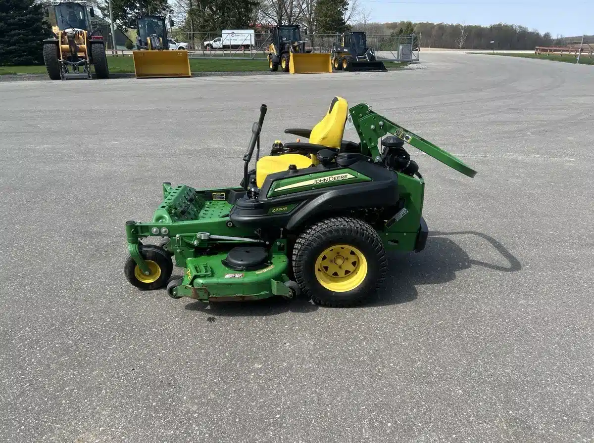 Gallery image 2 for 2022 John Deere Z930R Mower - Zero Turn