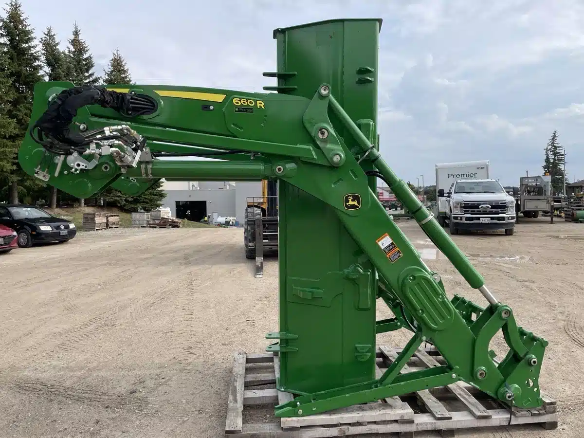 Gallery image 2 for Used 2024 John Deere 660R Tractor Loader