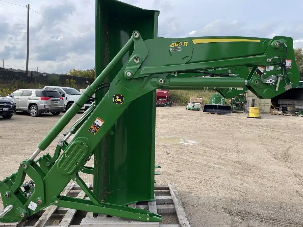 Gallery image 1 for Used 2024 John Deere 660R Tractor Loader