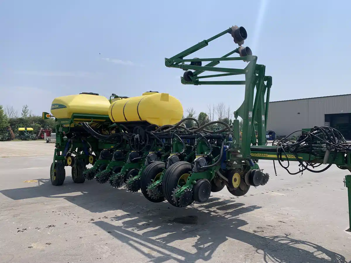 Gallery image 1 for Used 2011 John Deere 1770NT CCS Planter