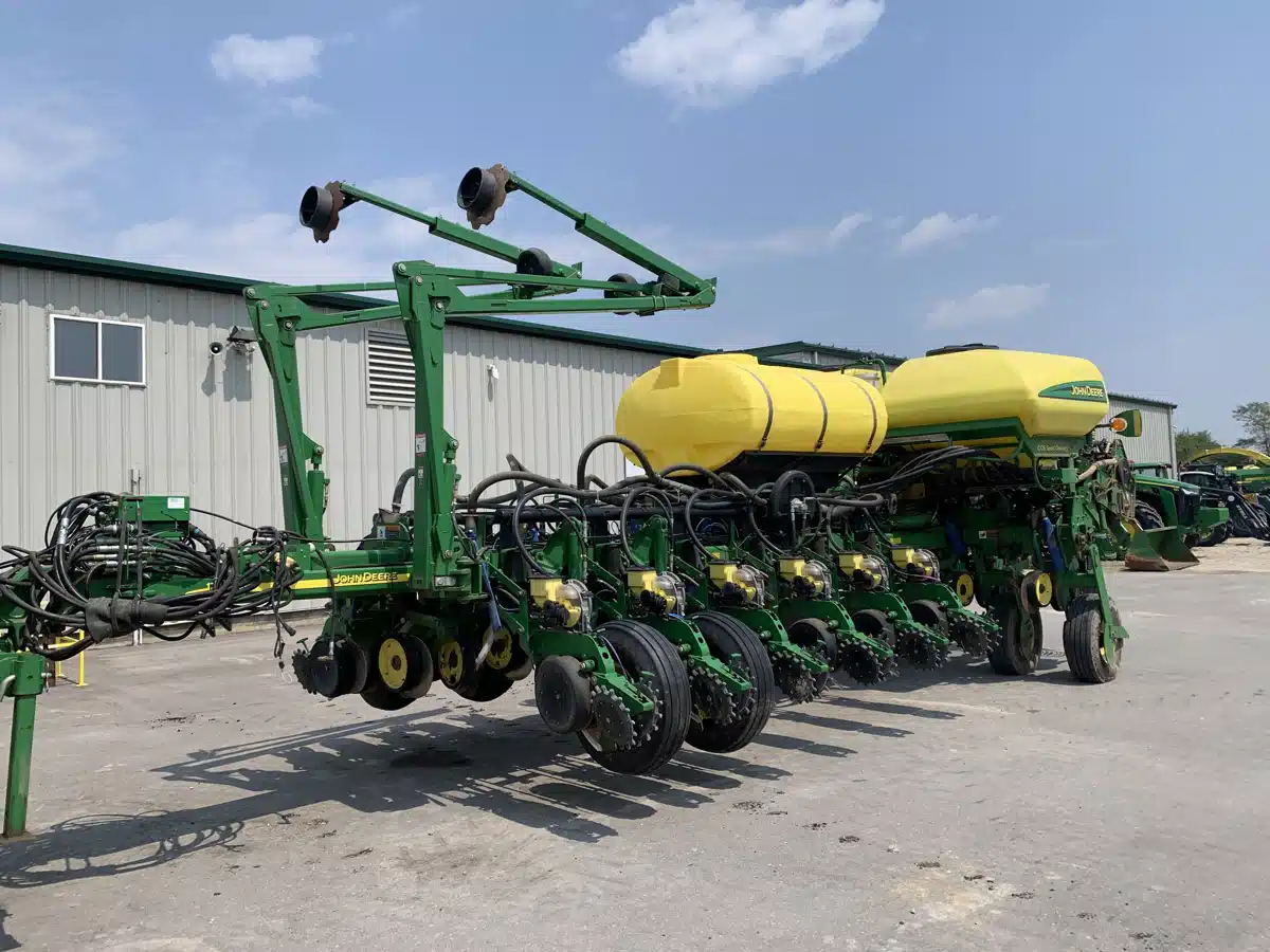 Gallery image 2 for Used 2011 John Deere 1770NT CCS Planter