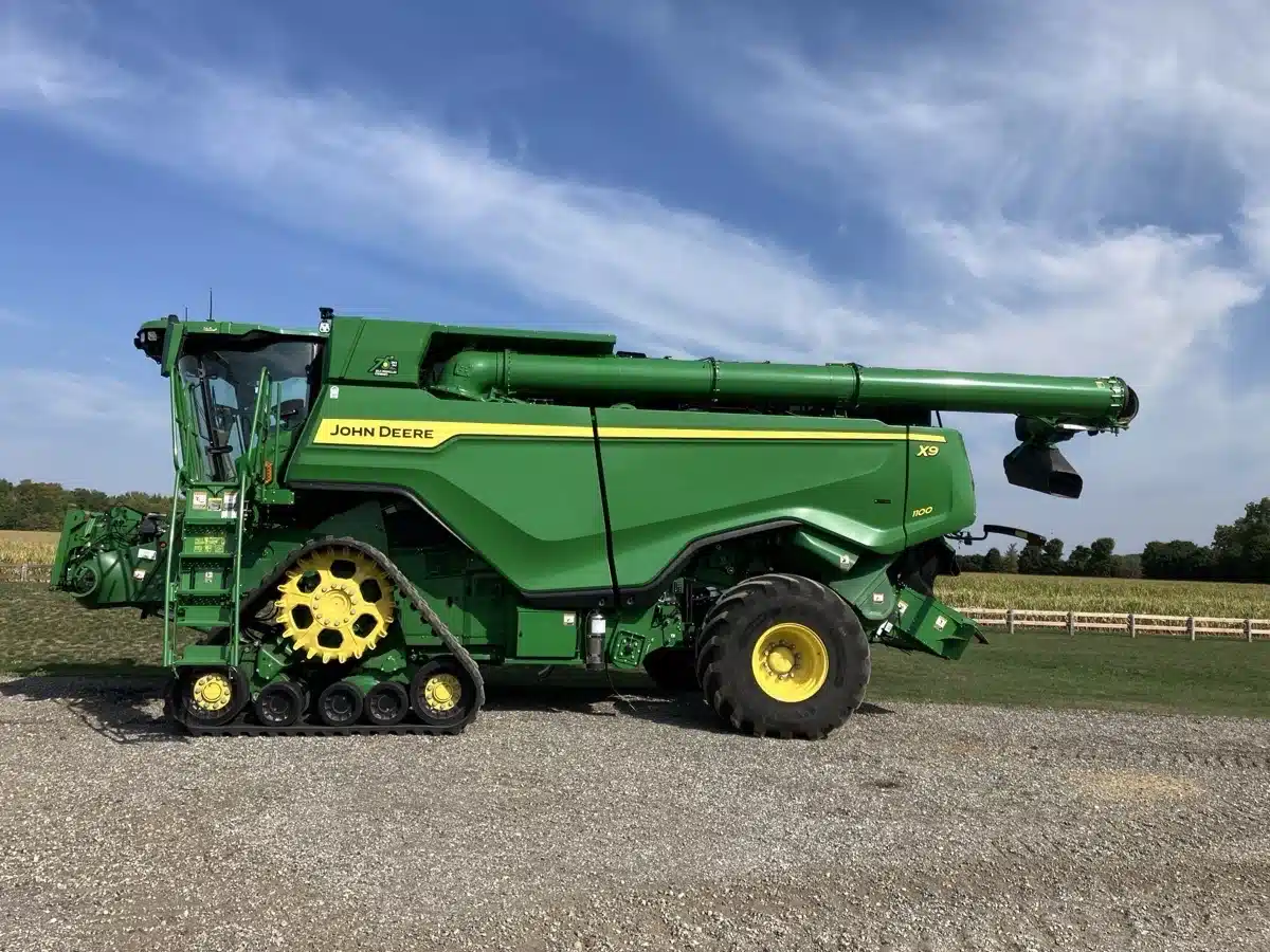 Gallery image 2 for 2022 John Deere X9 1100 Combine