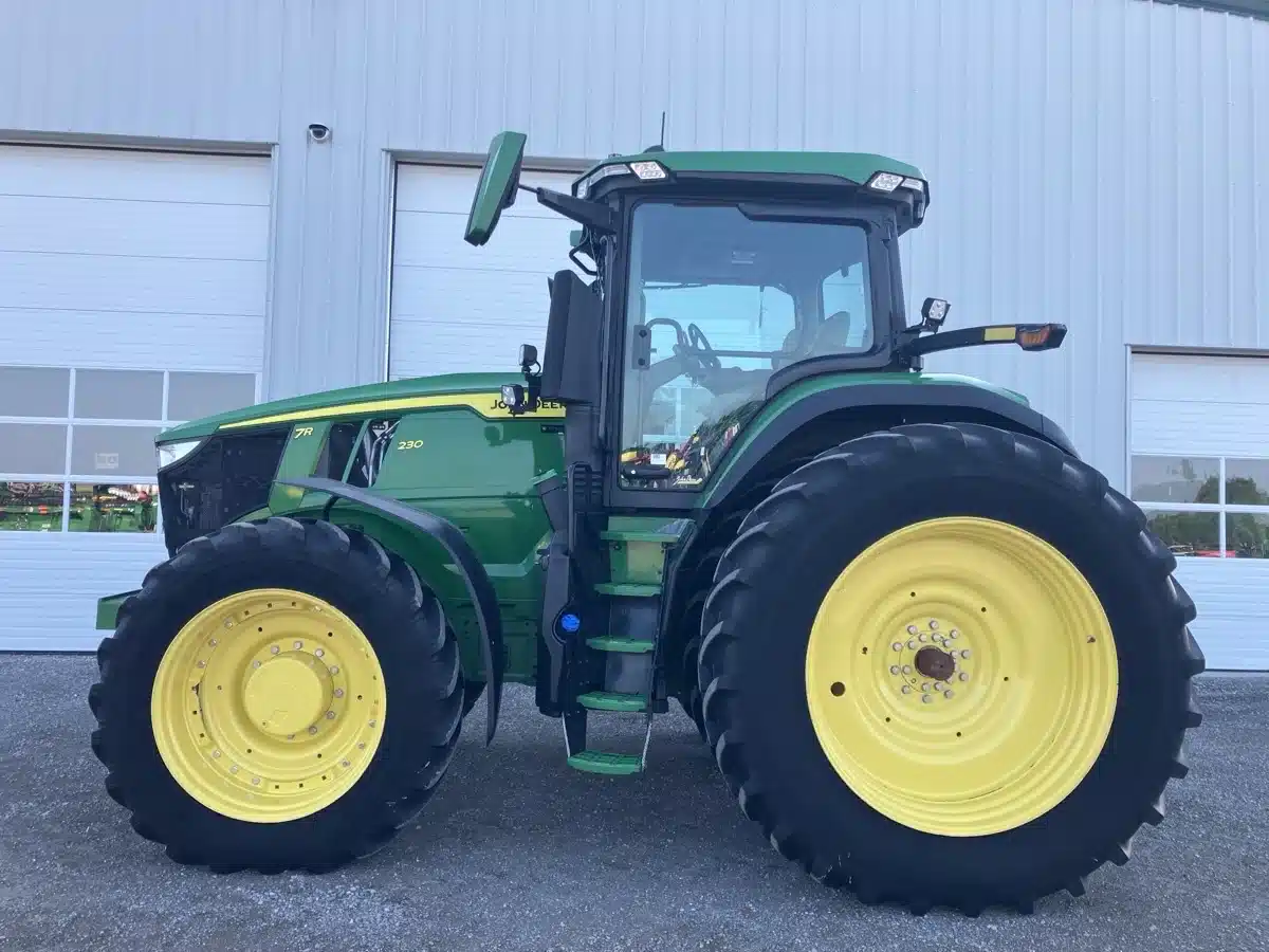 Gallery image 2 for Used 2021 John Deere 7R 230 Tractor