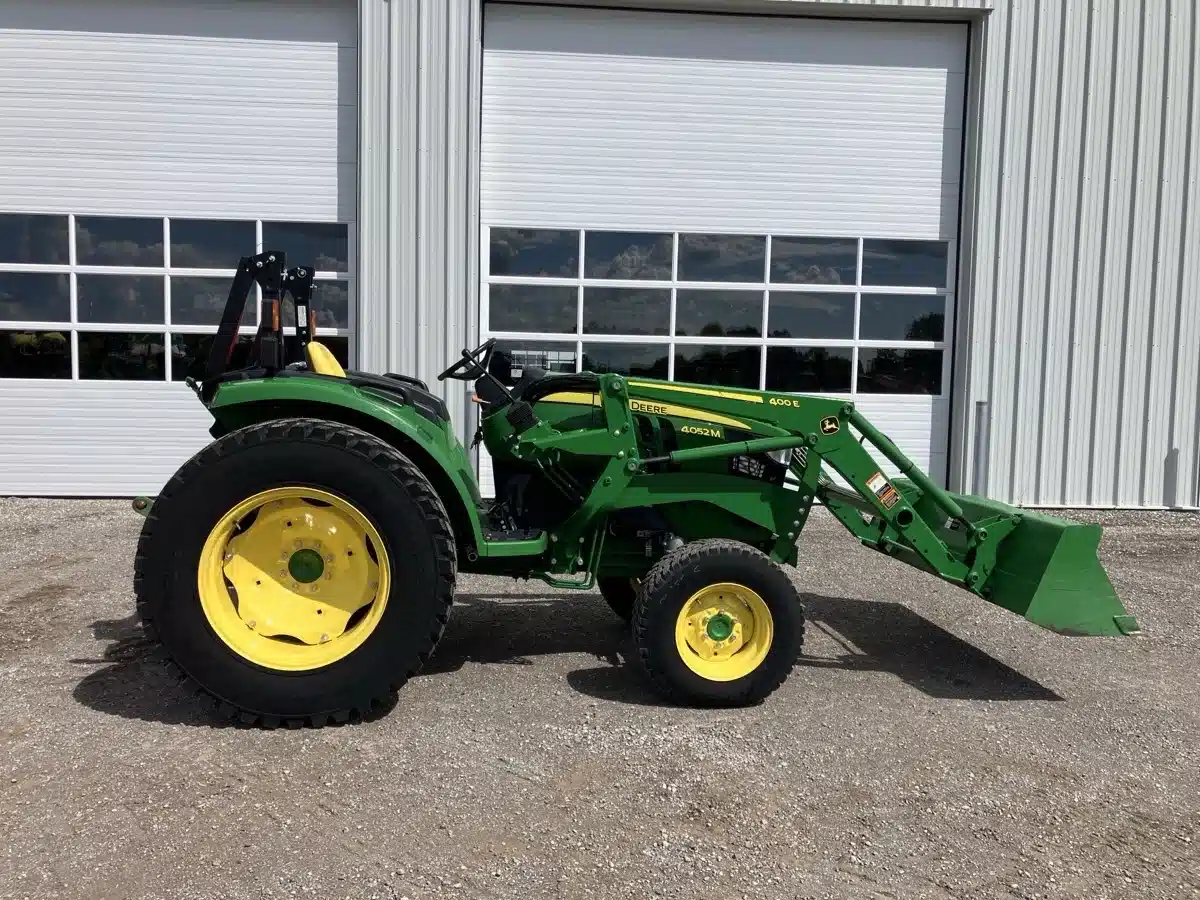 Gallery image 1 for 2019 John Deere 4052M Tractor