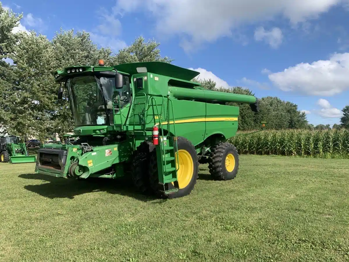 Gallery image 1 for Used 2013 John Deere S670 Combine