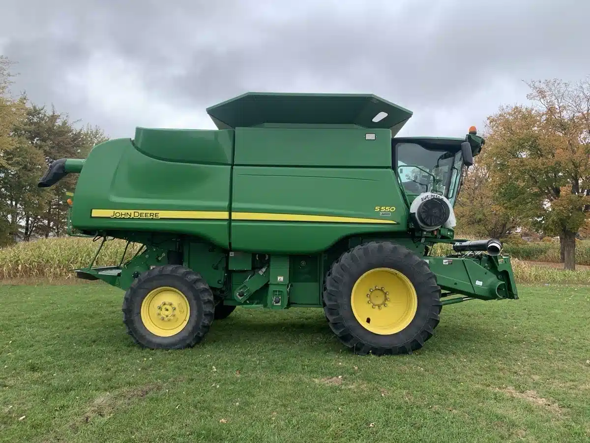 Gallery image 2 for Used 2013 John Deere S550 Combine