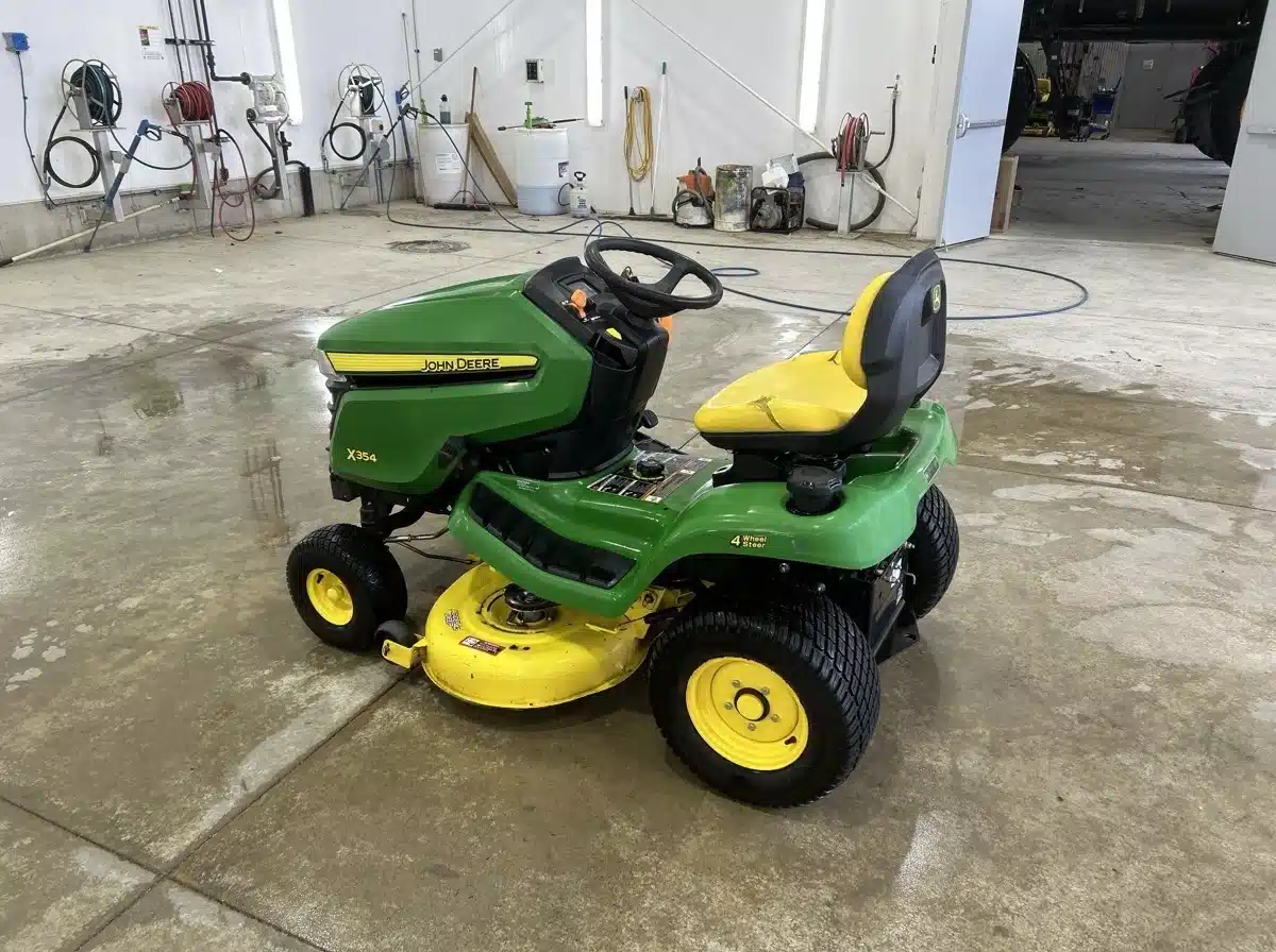 Gallery image 2 for 2018 John Deere X354 Lawn Tractor