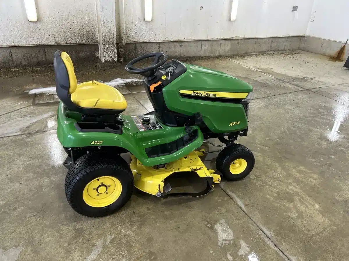 Gallery image 1 for 2018 John Deere X354 Lawn Tractor