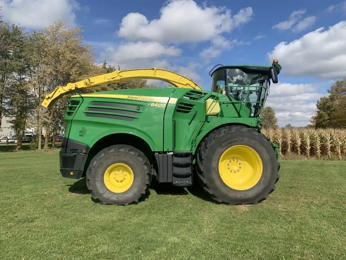 Gallery image 2 for Used 2022 John Deere 8400 Forage Harvester