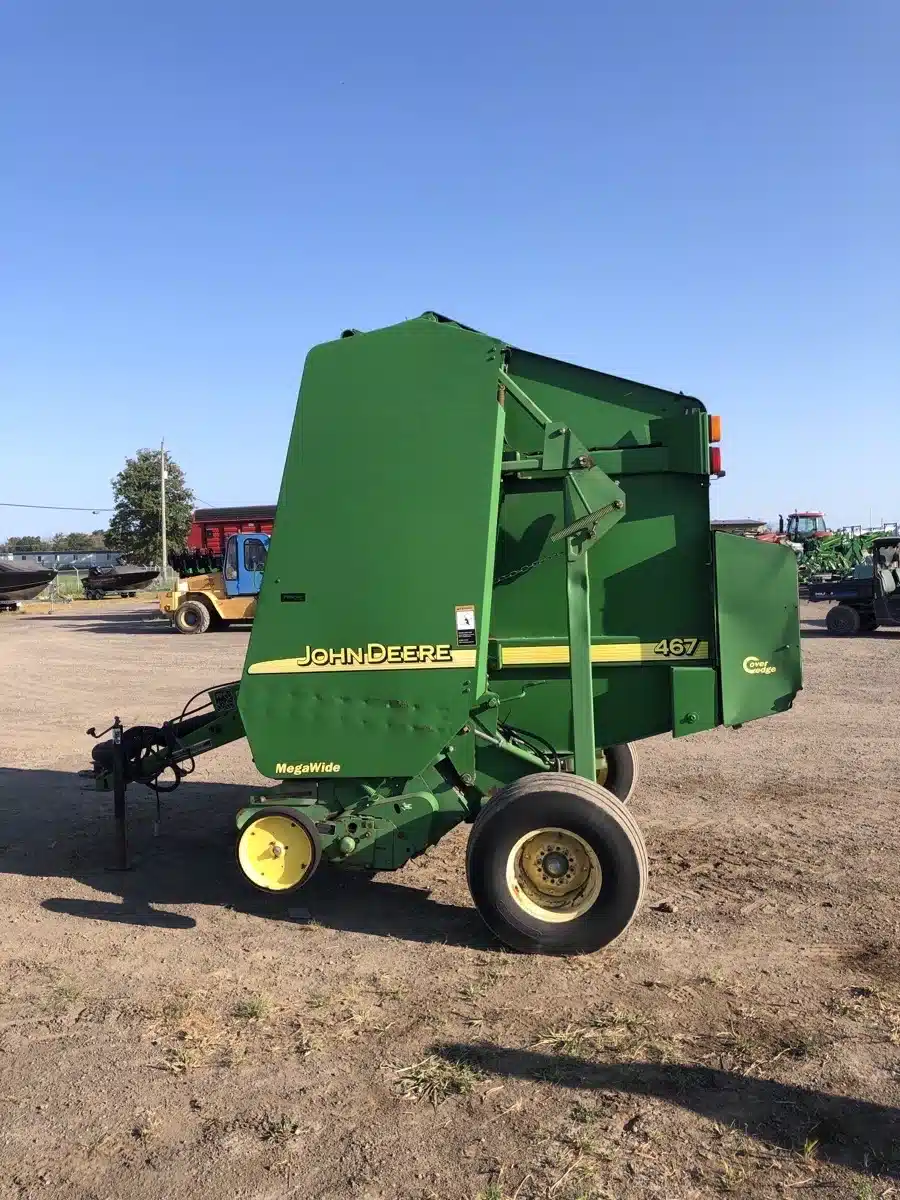 Gallery image 2 for Used 2003 John Deere 467 Round Baler