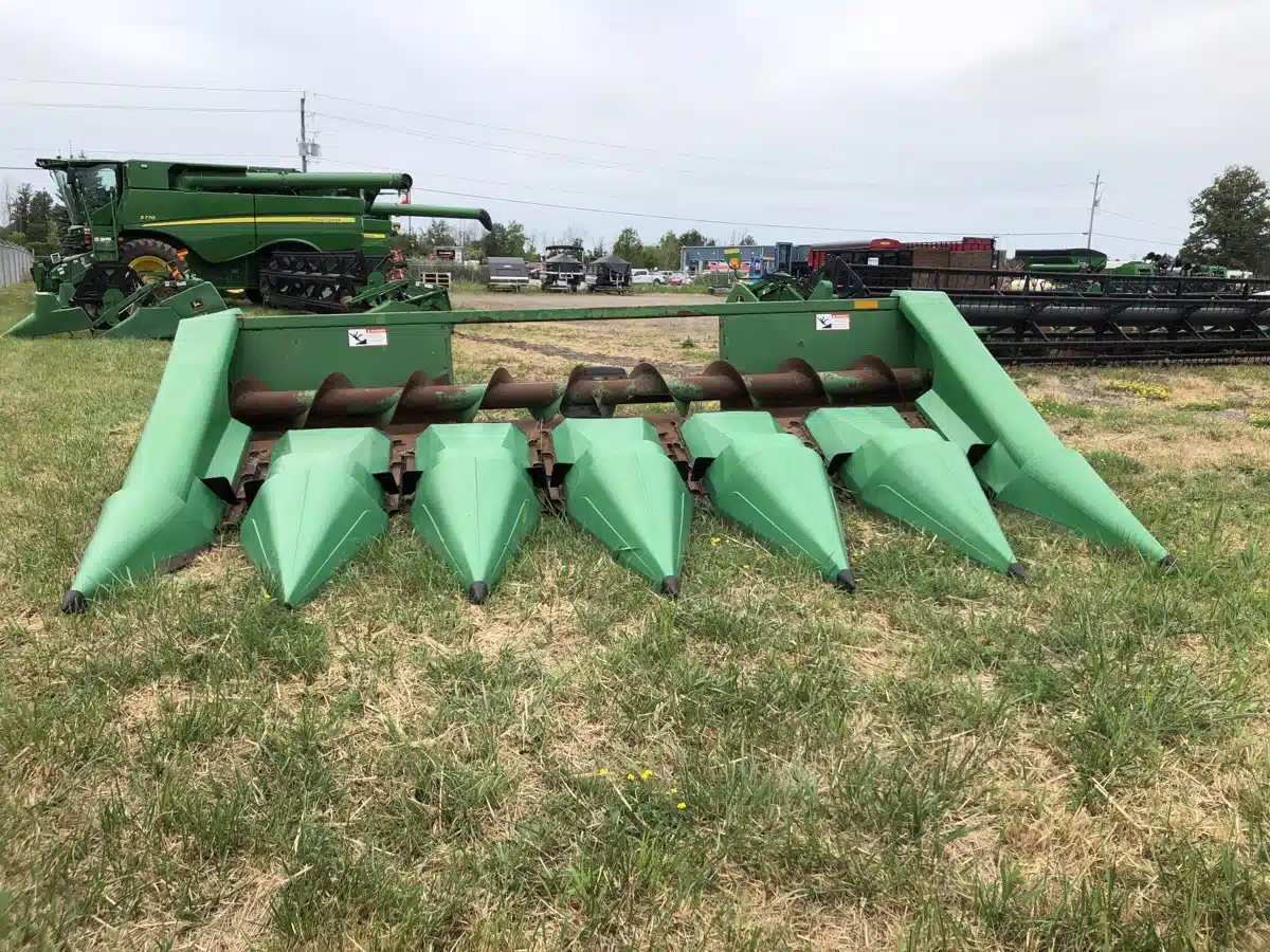 Gallery image 2 for Used 1990 John Deere 643 Header - Row Crop